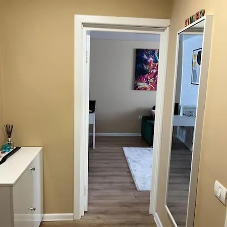 Daire Fully Equipped, Moments Away From The Centre Köstence