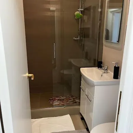 Lejlighed Fully Equipped, Moments Away From The Centre *