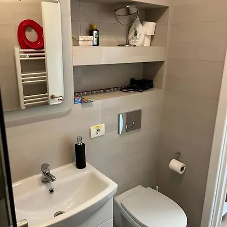 Lejlighed Fully Equipped, Moments Away From The Centre