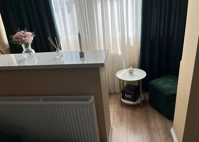 Fully Equipped, Moments Away From The Centre Apartament