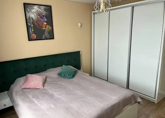 Fully Equipped, Moments Away From The Centre Apartament *