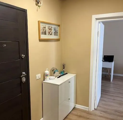 Fully Equipped, Moments Away From The Centre *