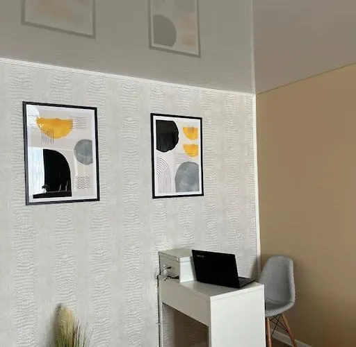 Fully Equipped, Moments Away From The Centre Apartament *